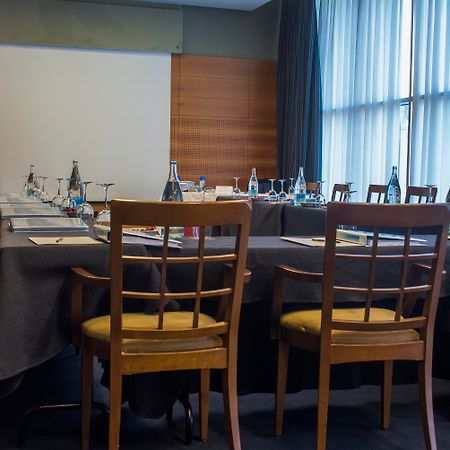 Gran Hotel Lakua Vitoria-Gasteiz Eksteriør bilde A meeting room at the hotel