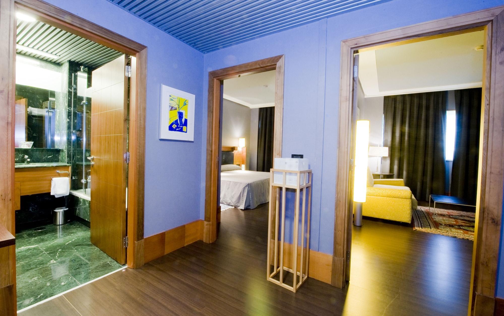 Gran Hotel Lakua Vitoria-Gasteiz Rom bilde A suite at the Hotel Arts