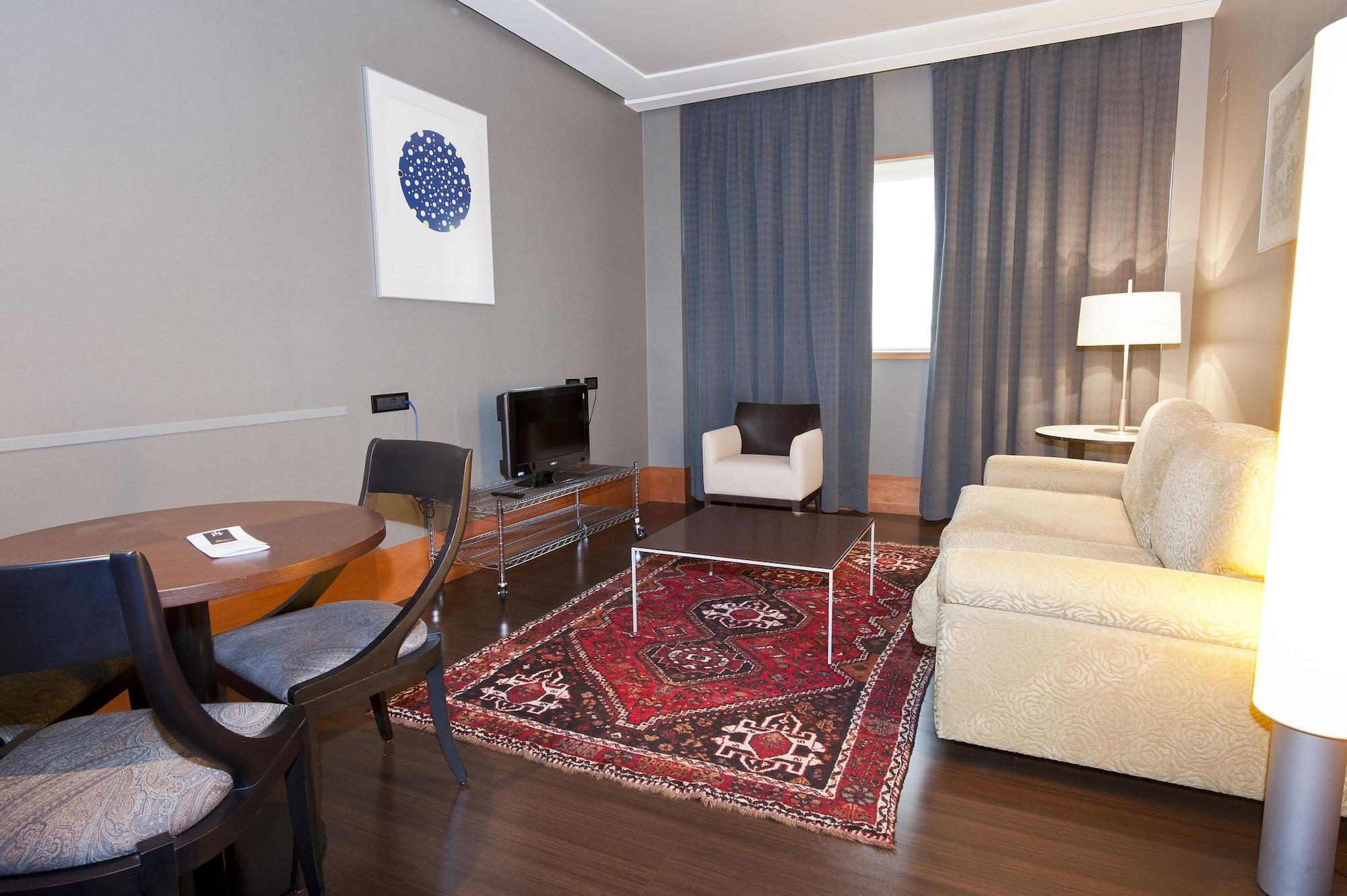 Gran Hotel Lakua Vitoria-Gasteiz Eksteriør bilde A living room