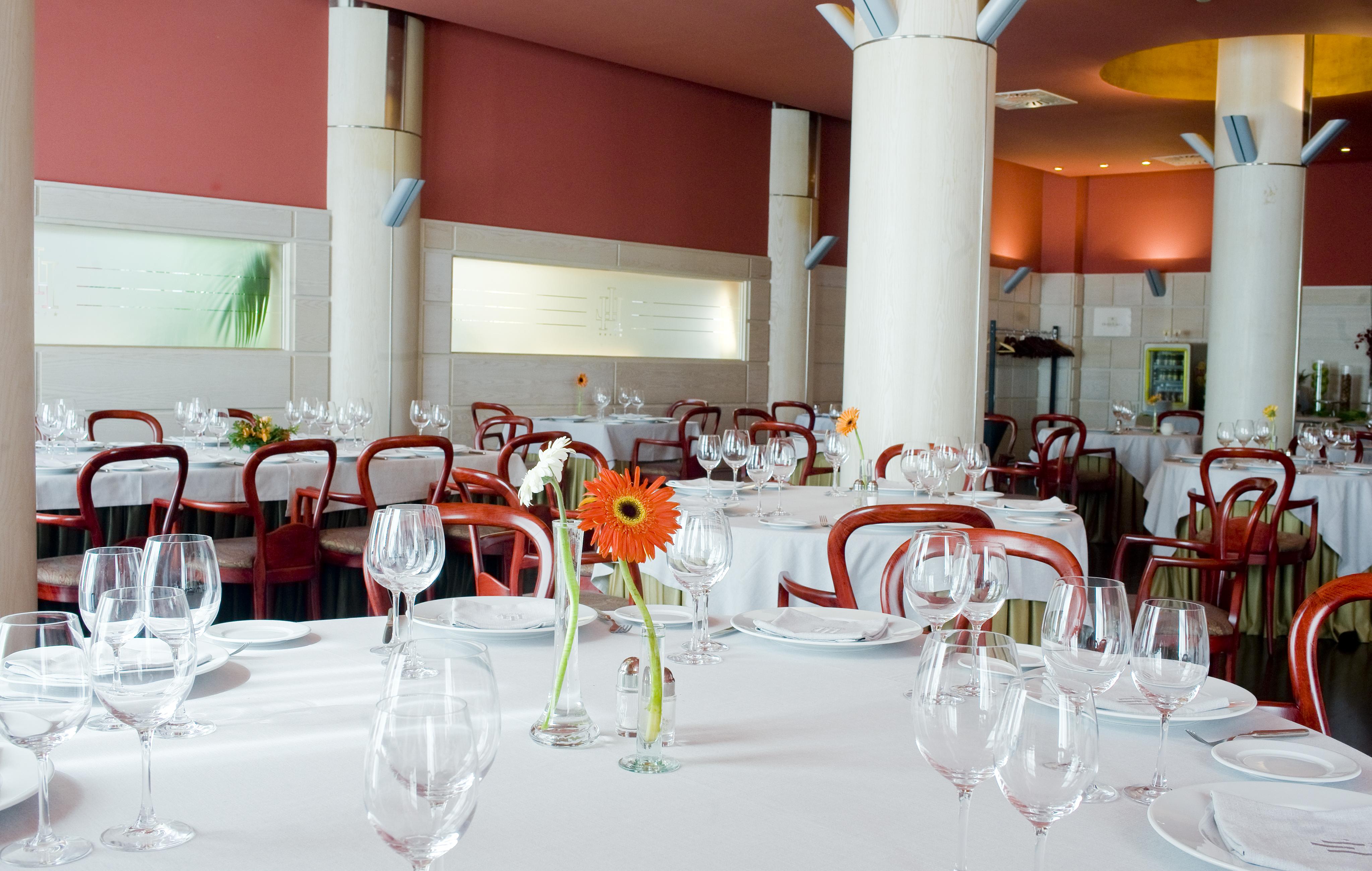 Gran Hotel Lakua Vitoria-Gasteiz Eksteriør bilde Restaurant